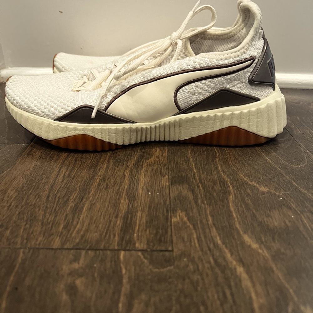 Womens Puma Sneakers , size 8.5 , off white